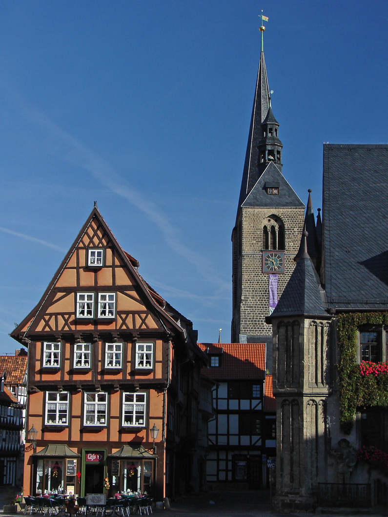20061008 102829 um den Marktplatz von Quedlinburg
